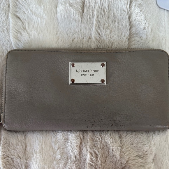 Michael Kors Grey Leather Wallet - Picture 5 of 8